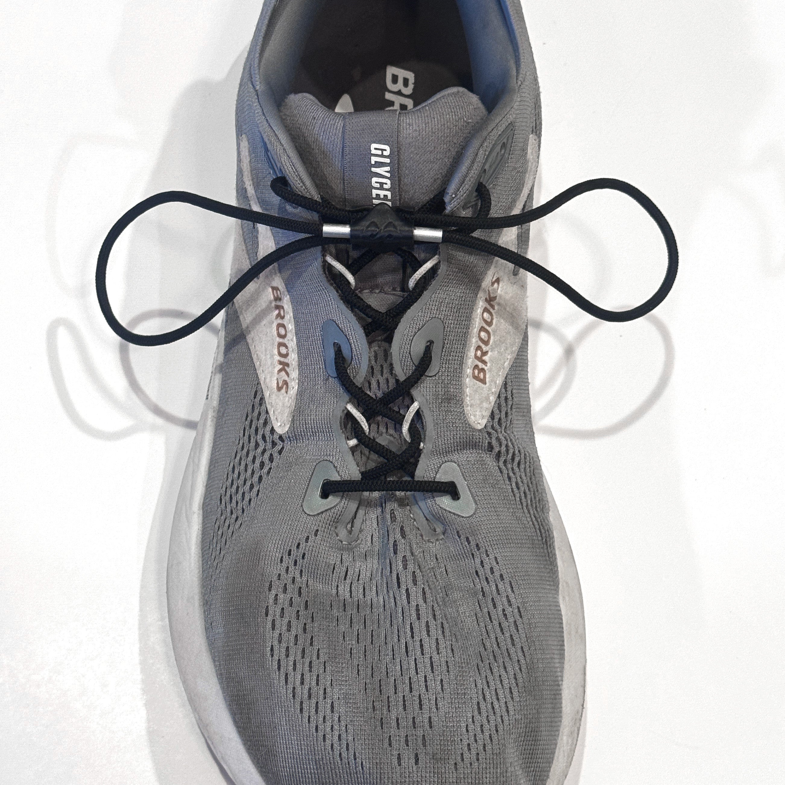Magnetic Elastic Shoelaces