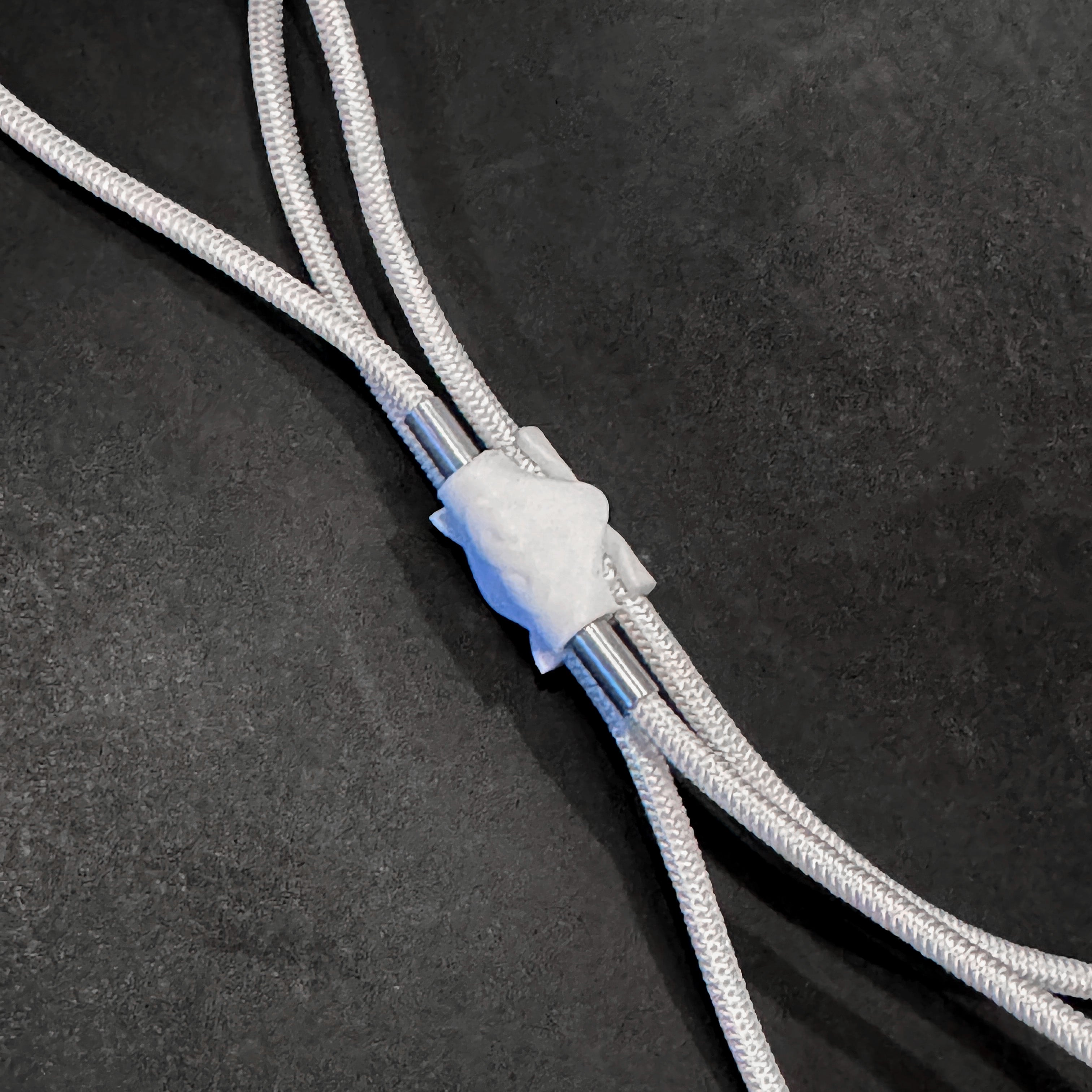 Magnetic Elastic Shoelaces